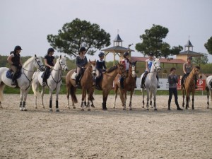 De gauche à droite : Emilie Carradot, Manon Ravenel, Marine Quattrina, Maxime Couderc, Tressy Muhr, Camille Condé Ferreira, Baptiste Lecomte et Diane Robert - Ph. famille Quattrina