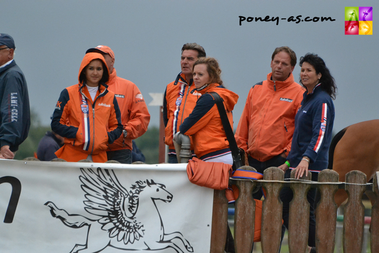 Lors de l'épreuve par équipe, le clan néerlandais, au coude à coude avec la troupe tricolore - ph. Pauline Bernuchon