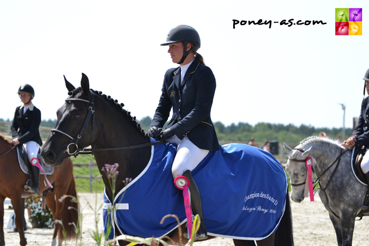 Shutterfly de Beausse, champion des 5 ans D / Marine de Schepper - ph. Pauline Bernuchon Shutterfly de Beausse, champion des 5 ans D / Marine de Schepper - ph. Pauline Bernuchon