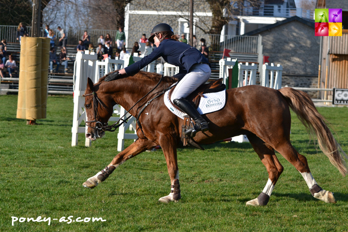 Carla Lefaure remporte sa première victoire en Grand Prix avec son Kisaute Ho d'Othon - ph. Pauline Bernuchon Carla Lefaure remporte sa première victoire en Grand Prix avec son Kisaute Ho d'Othon - ph. Pauline Bernuchon