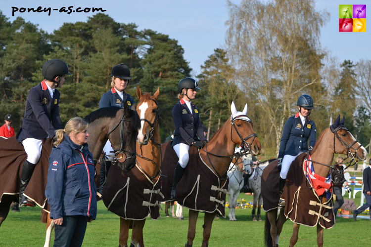 Les anglais lors dela remise des prix de la Coupe des Nations - ph. Pauline Bernuchon Les anglais lors dela remise des prix de la Coupe des Nations - ph. Pauline Bernuchon