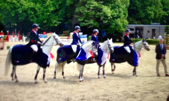 Le quatuor gagnant : Jean (Nymphe), Louise (Rexter), Mégane (Jimmerdor) et Tressy (Qredo)