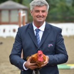 Olivier Bost et la mascotte, le coq Phlegmon - ph. Camille Kirmann