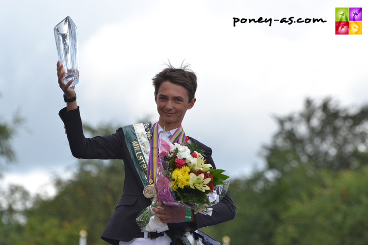 Victor Levecque, en bronze en 2013, décroche l'or aux championnats d'Europe de Millstreet en 2014 - ph. Poney As
