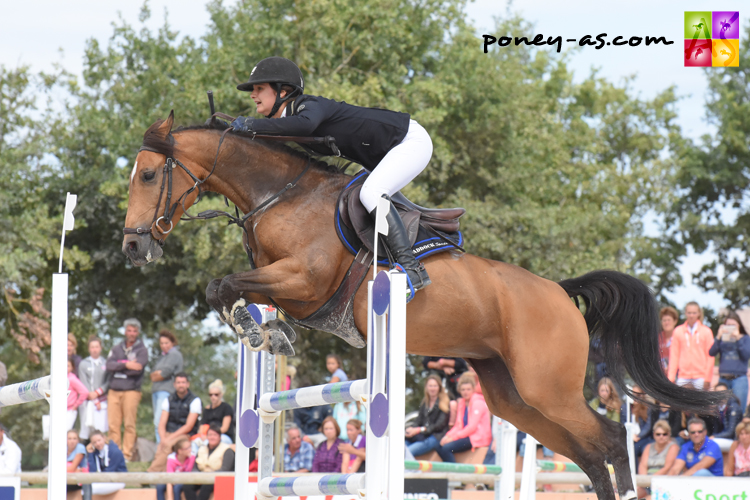 Camille Conde Ferreira et Quessada de la Roque sont sacrées championne de France As Poney Elite en 2015 - ph. Poney As