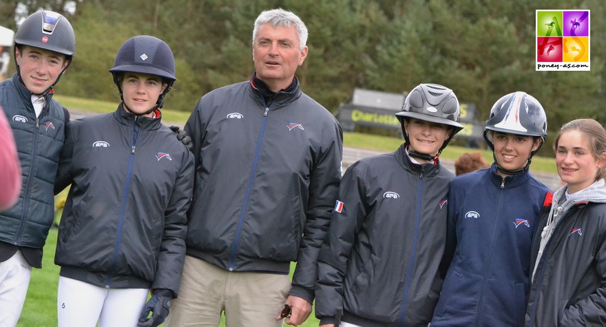 Les cavaliers sélectionnés pour la Coupe des nations du CSIOP de France en 2016. De gauche à droite : Thomas Scalabre (Sligo de Mormal), Charlotte Lebas (Quabar des Monceaux), Sara Brionne (Quibel des Etisses), Nina Mallevaey (Rexter d'Or) et Jeanne Sadran (Rominet de Bruz, réserviste) - ph. Pauline Bernuchon