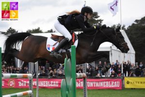 Seul double 0, le couple Louna Garo / Alto de Fougnard signe une victoire dans le Grand Prix du CSIP de Fontainebleau - ph. Poney As