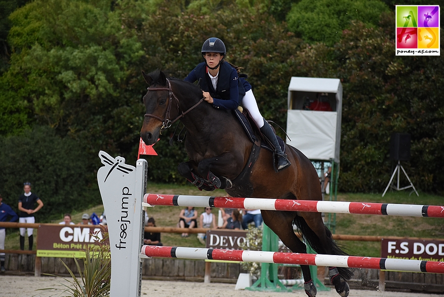 Léane Desmeure et Twinkle Toes Aluinn - ph. Poney As