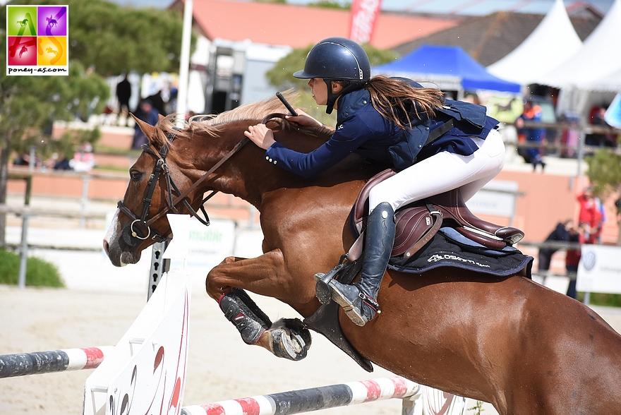 Léane et Aronie la Meulerie sur le GP de la TDA de Lamotte-Beuvron - ph. Poney As