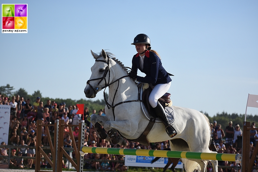 Bronze : Laura Dequevy et Hazelrock Fizz - 0+4+4+0- ph. Poney As