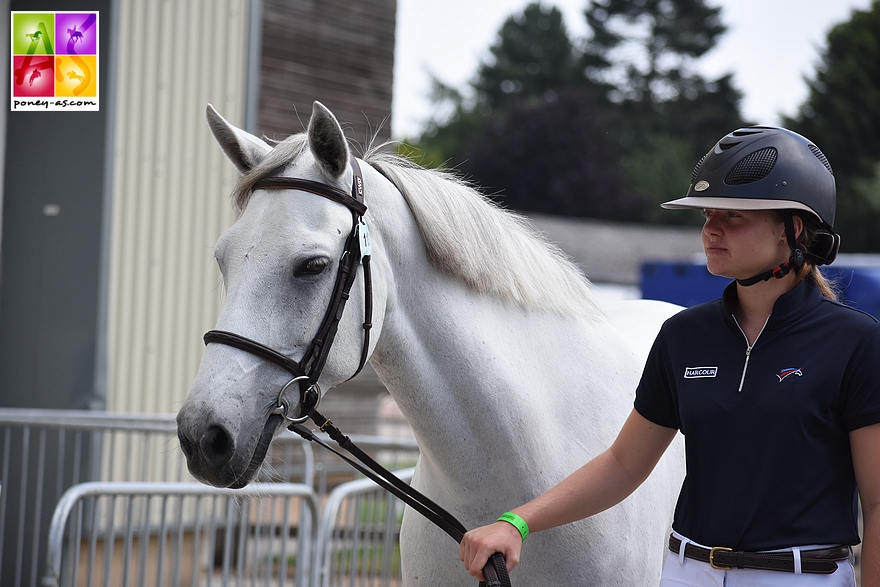 Laura Dequevy et Hazelrock Fizz - ph. Poney As