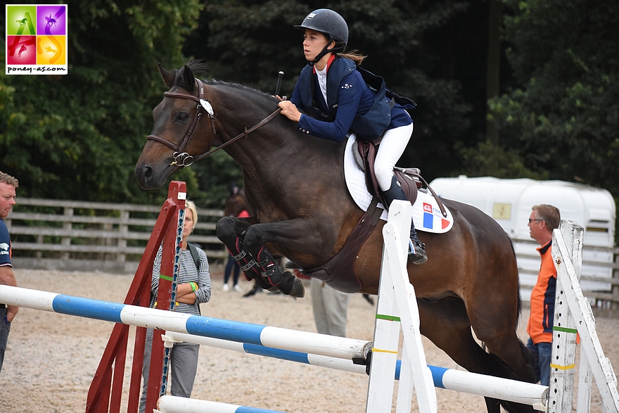 Léane Desmeure (Fra) et Twinkle Toes Aluinn - ph. Poney As