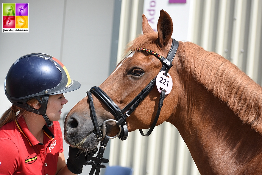 Maxima Homola (Ger) et Nutcracker 4 - ph. Poney As