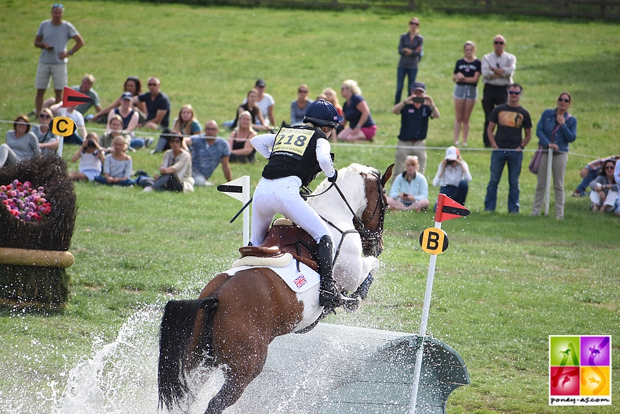 Saffron Osborne (Gbr) et Little Indian Feather sont actuellement en tête - ph. Poney As