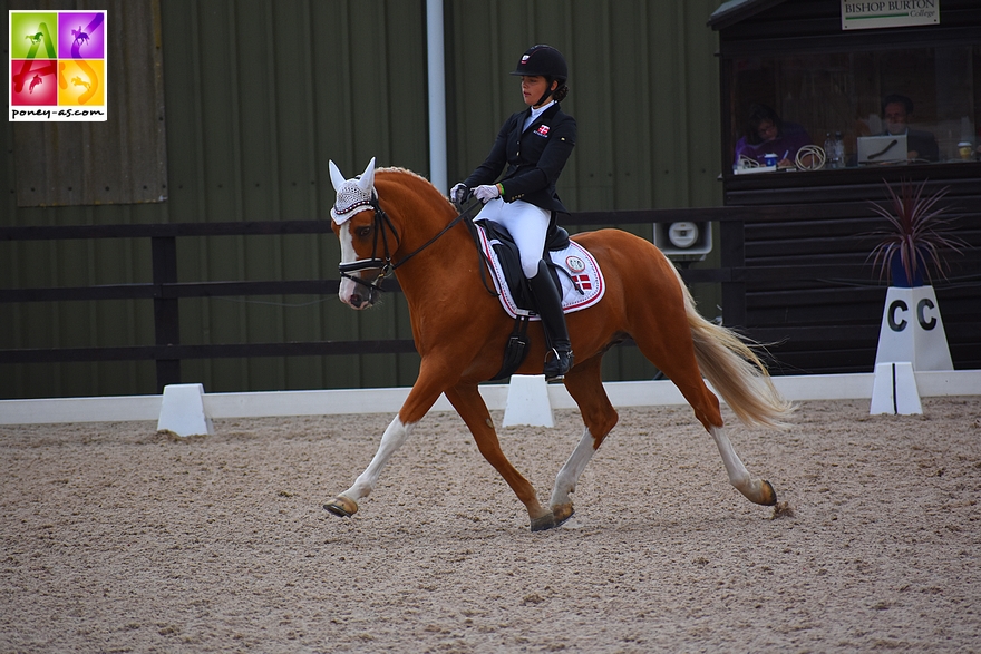 Sophia Winther (Den) et Der Harlekin B - ph. Poney As