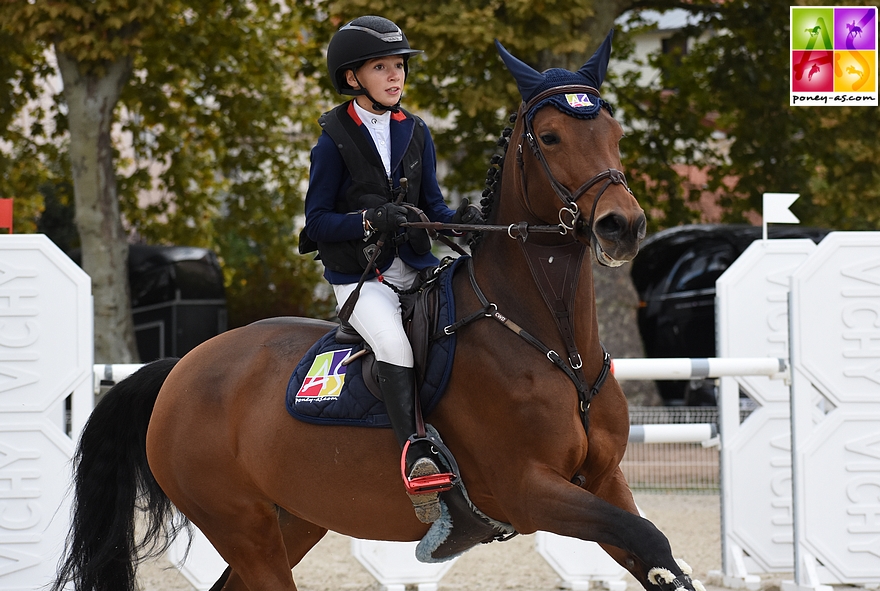 Sarah Desmoules, ambassadrice Poney As Grand Prix CSO, en selle sur Tutti Quanti Joyeuse*du Mystère - ph. Poney As