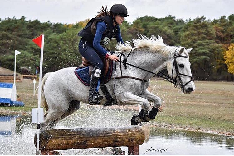 Lisa Crouail et Parrow Hyden Silles - ph. @photo.equi