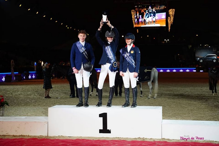 Podium de la finale du FEI PJT de Mechelen : Katie Power (Ghost Rider), Red Morgan (Bodyssée des Avelines) et Nicole Lockhead Anderson (Gangnam Style II) - ph. Temps de Poses