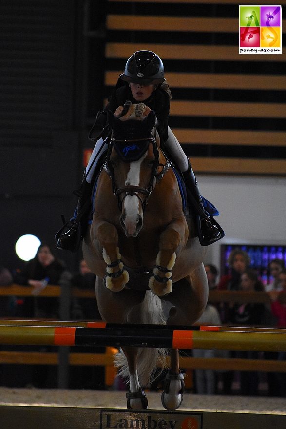 Depuis la rentrée, Lola Brionne et Valiant des Charmes ne cessent d'aligner de bons classements - ph. Poney As