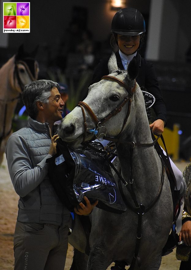 Emma Koltz et Baluche de la Bauche, récompensés par le champion olympique de CCE Karim Florent Laghouag - ph. Poney As