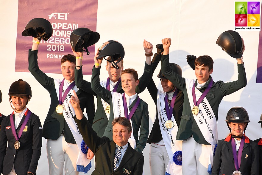 L'équipe d'Irlande championne d'Europe - ph. Poney As