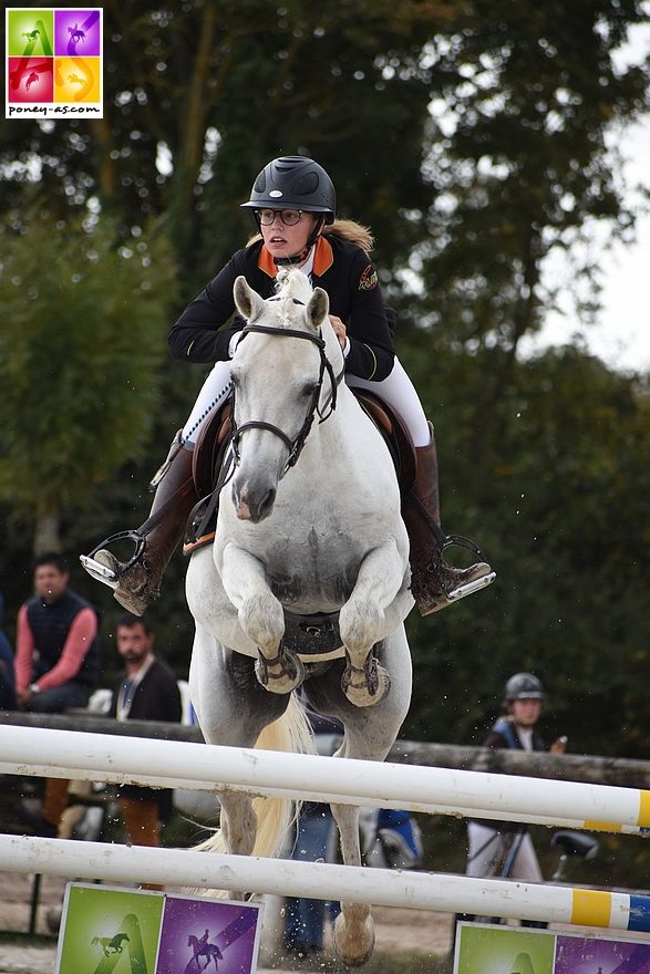 Louane Morichon Navelet et l’étalon Connemara Paps Late*Vincou - ph. Poney As