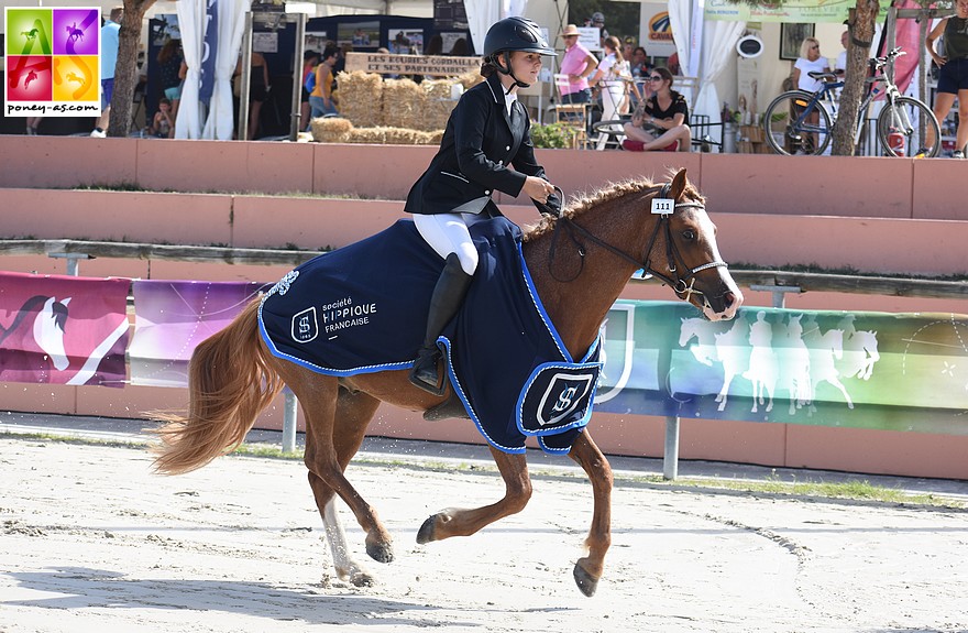 Le champion des 4 ans C Fandango d'Audes et Hannah Mignot - ph. Poney As