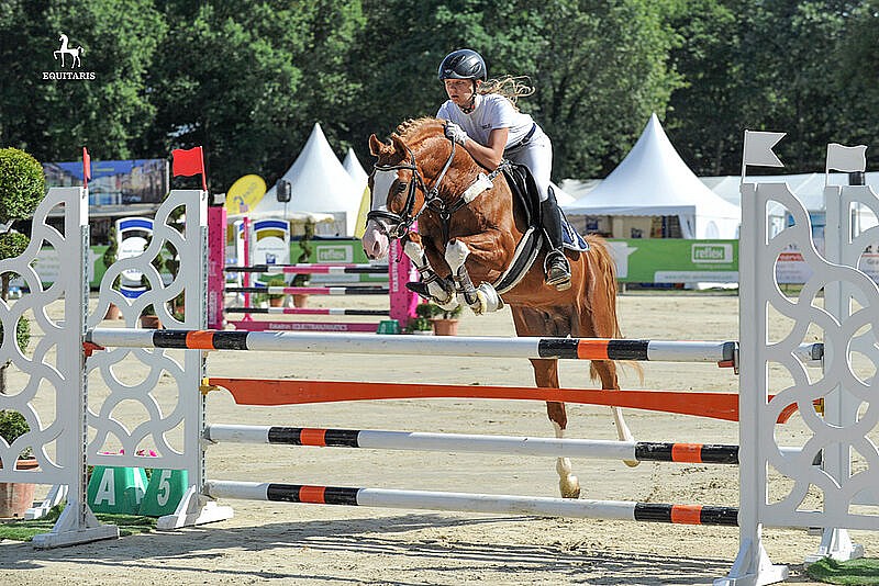 Carlotta Terhörst et le jeune étalon Allemand Pinocchio SW - ph. Equitaris