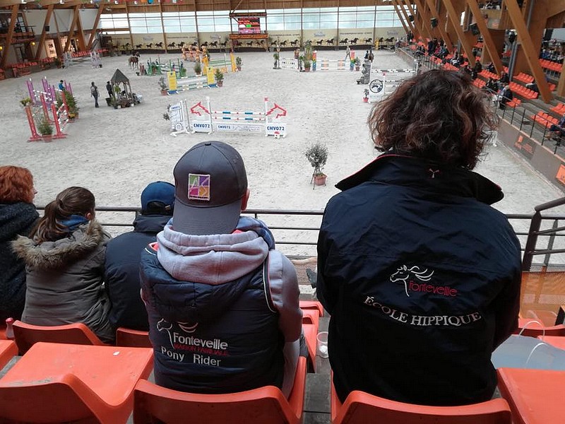 La MFR de Fonteveille représentée ce week-end sur la TDA du Mans. Ici Charles Magaud et sa maman Céline dans les tribunes - ph. coll. Magaud