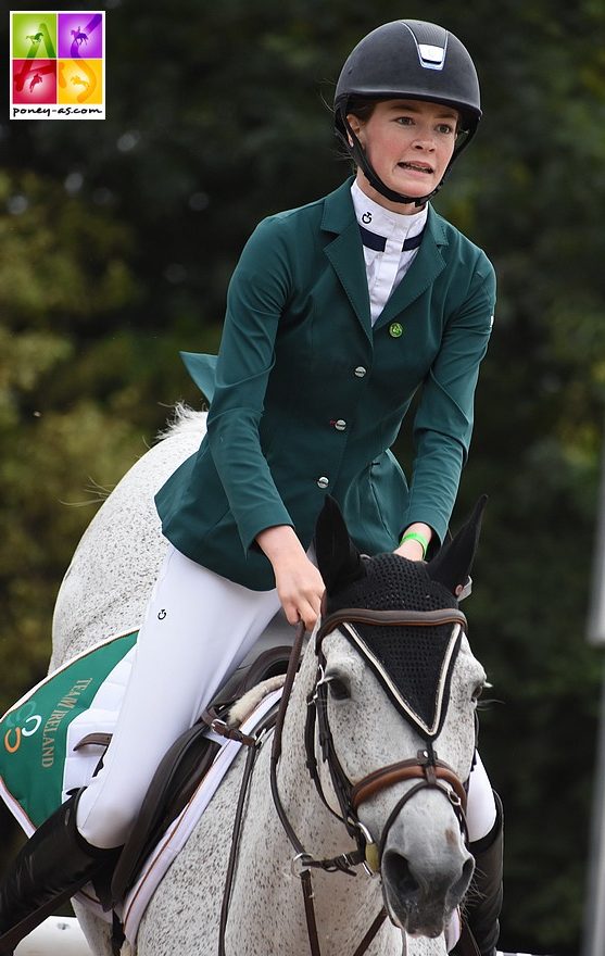 Katie Power, ici avec son poney de tête Ghost Rider, s’impose dans le Grand Prix à 1,30 m du CSIP d’Opglabbeek – ph. Poney As 