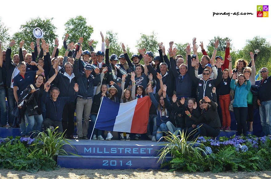 L'équipe de France repart des championnats d'Europe de Millstreet avec 4 médailles d'or ! Elle est aussi première au classement des nations. Une incroyable réussite - ph. Poney As