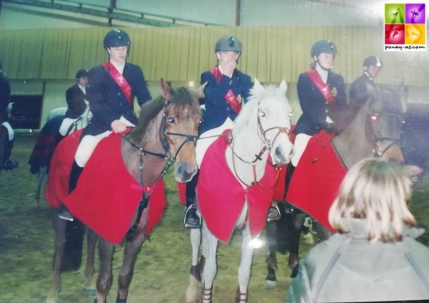 2002, troisième et dernière édition du CSIP de Chartres. La Belgique remporte l'épreuve par équipe devant 10 autres ! De gauche à droite : Pieter Devos (Cote d’Or), Jan Vlemmix (Sharon) et Julie-Pascale Ruant (Picobello Ballybin) - ph. Poney As