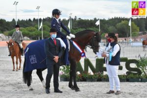 Swyn Barrade, étalon Welsh Cob finaliste des championnats d’Europe de Dressage, remporte cette première et inédite finale montée des poneys Welsh – ph. Poney As