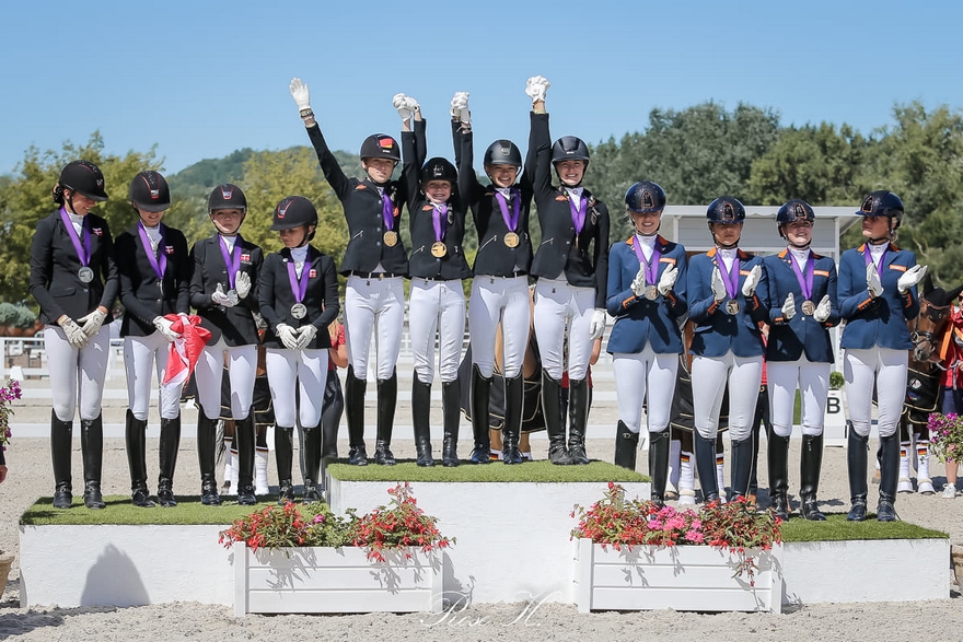 Le podium du championnat d'Europe par équipe - ph. Rose Harang