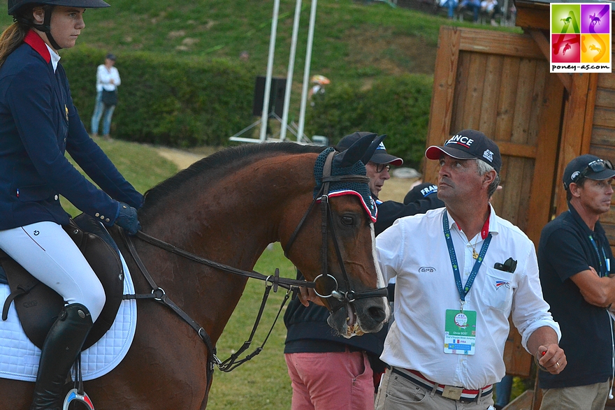 Olivier Bost, Charlotte Lebas et Quabar des Monceaux avant la première manche de la Coupe des nations des championnats d'Europe de Hongrie - ph. Poney As