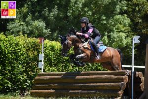 Maé Rinaldi et Boston du Verdon gardent leur leadership après l’épreuve de fond – ph. Poney As