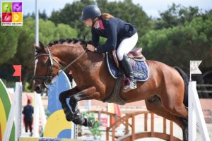Freebox Bélébat est sacré champion des 5 ans sous la selle de Gaelle Jonchery – ph. Poney As