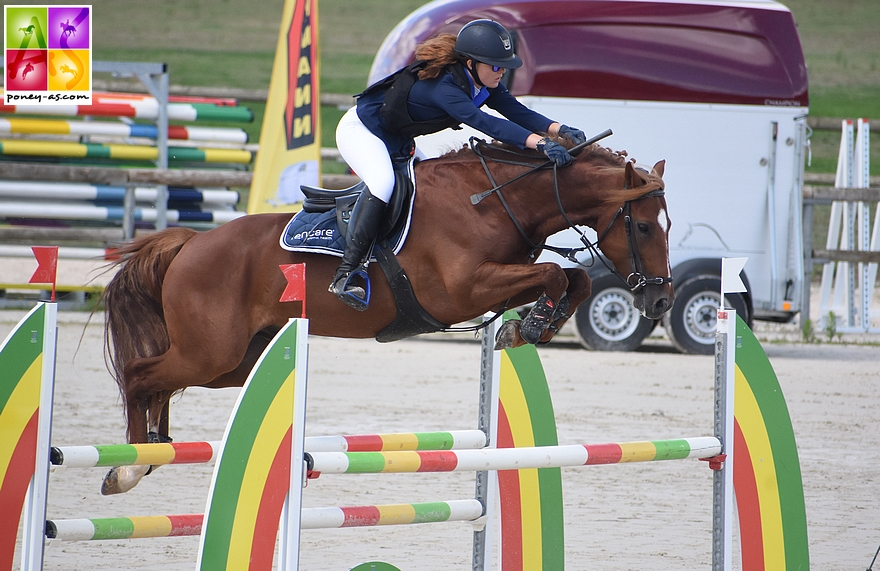 Darry Cowl et Emma Deblock – ph. Poney As