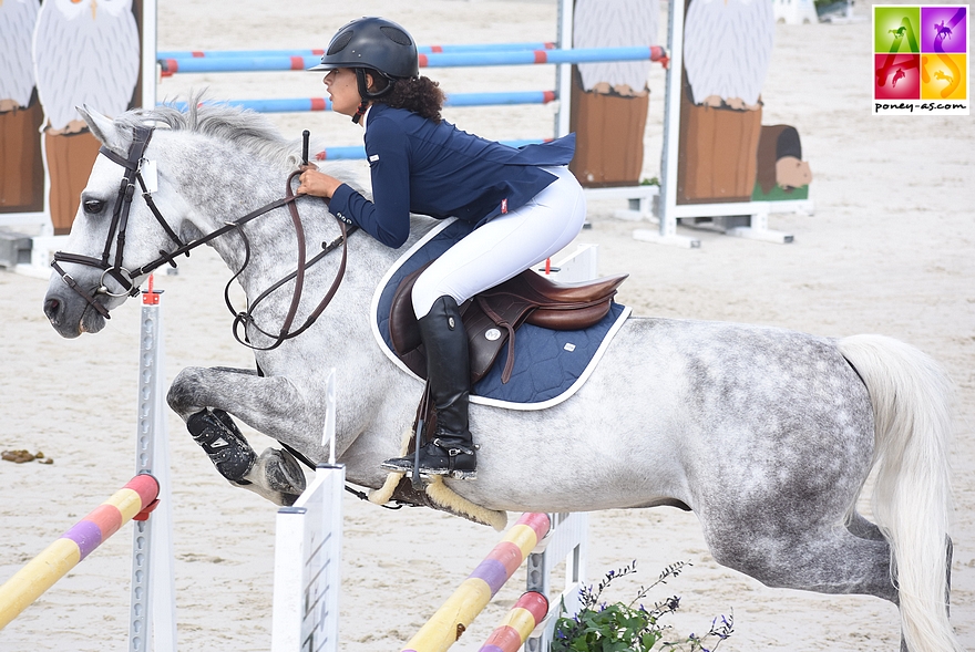 Diwan de Milin Avel se classe 3e sous la selle de Margot Jean Laurent. Il s’agit d’un très bon poney Connemara, doté d’influx et d’un très bon coup de saut – ph. Poney As