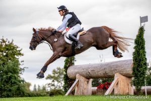 Quelle fin de saison pour Jule Krueger ! Ce week-end, l’Allemande empoche une nouvelle victoire cette fois aux rênes de Golden Grove Simon - ph. coll. Mariusz Chmielinski