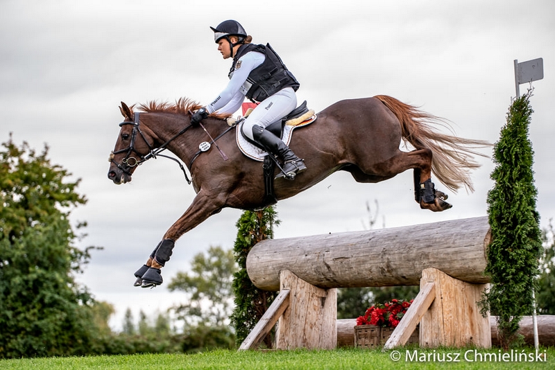 Quelle fin de saison pour Jule Krueger ! Ce week-end, l’Allemande empoche une nouvelle victoire cette fois aux rênes de Golden Grove Simon - ph. coll. Mariusz Chmielinski