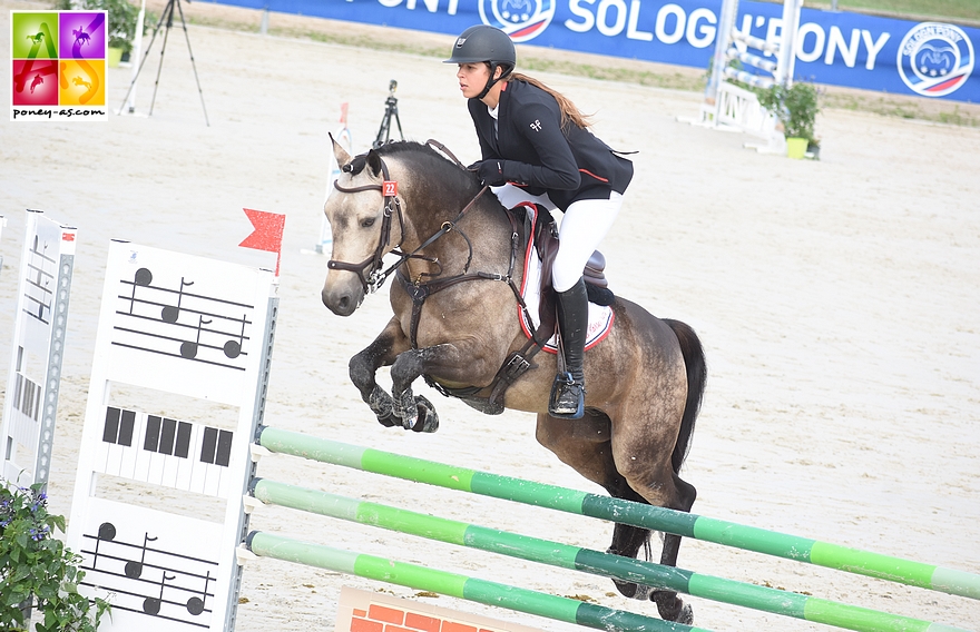 L’étalon D’Angelo Der Lenn est vice-champion des 7 ans sous la selle de Lisa Vizor, une élève de Virginie Lefebvre – ph. Poney As