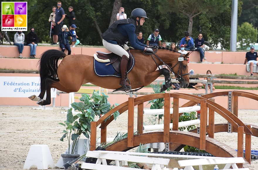 Emilie Jolie de Twin et Marie Breney - ph. Poney As