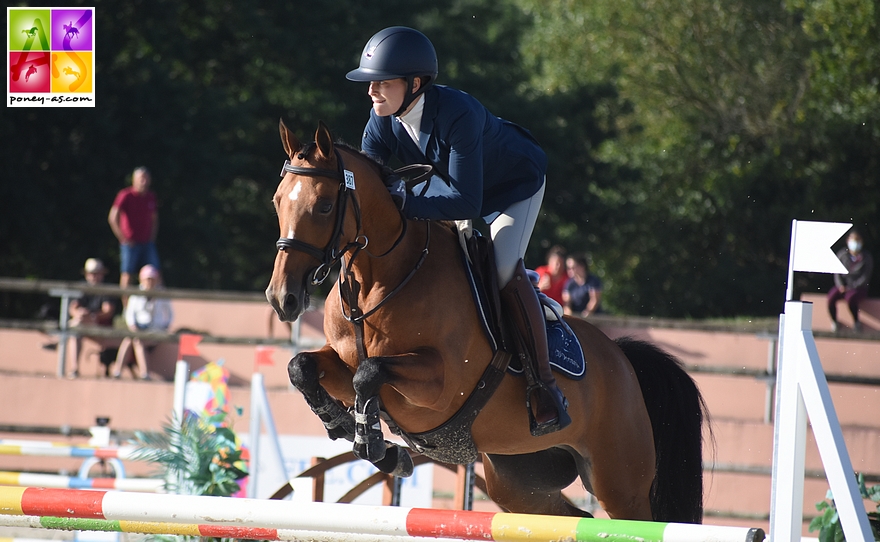 Emilie Jolie de Twin (Pfs, par Flamenco Desemilly, Sfa et Cannache van de Klimop, Oep par Nabor SL, Drp) remporte le Criterium des 6 ans D sous la selle de Marie Breney – ph. Poney As