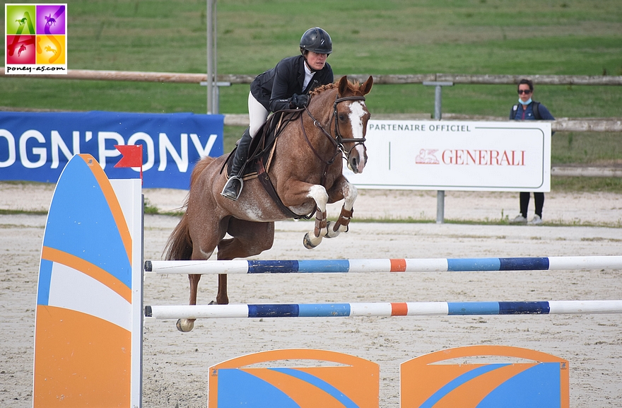 Valérie et Divine Meniljean lors de la finale des 7 ans du Sologn'Pony. Le couple remporte le titre - ph. Poney As