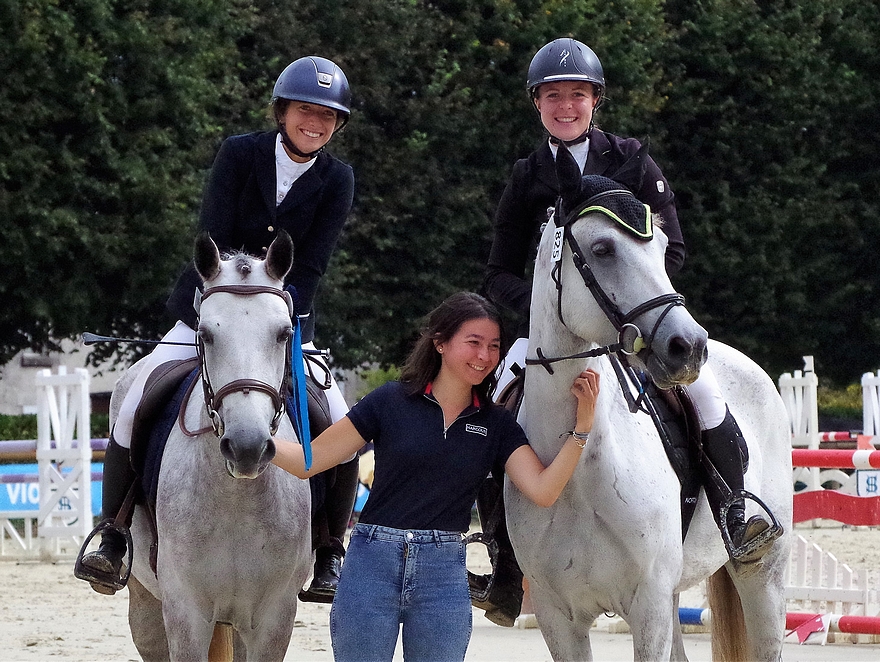 Les cavalières de Roméo et Sébastien Thilvert : Loan Picone (G Revée d'Azy) et Alexandrine Zanello (Fils d'Azy) – ph. coll. privée