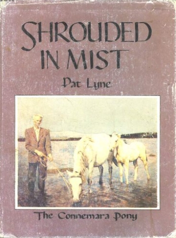 Le livre de Pat Lyn « Shrouded in Mist » est une référence pour les passionnés de poneys Connemara 