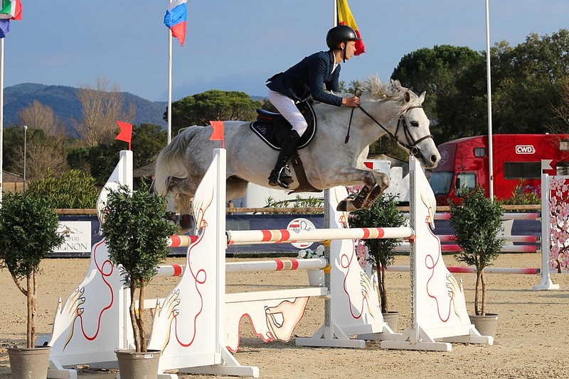 Nohlan Vallat et Cogito d’Hurl’Vent, double sans-faute, mettent à leur actif le Grand Prix du CSIP de Vidaudan – ph. Jade Bas