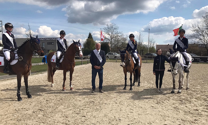 Lana Messina (Atila de Talforest), Gaétane Orhant (Champagne d’Ar Cus), Emma Gay Le Breton (Bad Boy du Beau Mont) et Nohlan Vallat (Cogito d’Hurl’Vent) - ph. coll. FFE