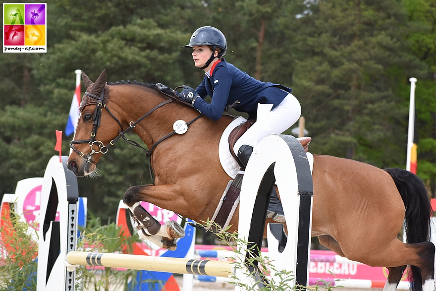 Jeudi, Tabitha Kyle remporte l'épreuve à 1,25m avec Atomic du Bary - ph. Poney As